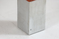 デンマークより買い付けた両袖デスクです。汚れやすい脚先と取手にアルミをジョイントする事で、モダンですっきりとした印象です。バックシェルフもあるためお部屋の真ん中に置いてもご使用いただけます。