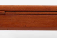 「ヨハネス・アンダーセン」によってデザインされたダイニングテーブルです。良質なチーク材が使用されており、職人によって丁寧に削りだされた滑らかなデザインで非常に高級感が御座います。現地でも人気のある作品です。