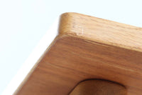 Borgemogensenデザインのシェーカースタイルのダイニングテーブルです。天板には良質なオーク突板材、脚にはオーク無垢材使用されておりシンプルなデザインながらも大変美しいテーブルに仕上がっています。