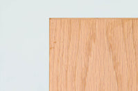 Hundevad&Co社製の造りが良いブックシェルフです。良質なオーク材が使用されています。大型で様々な本が収納可能です。PoulHundevadならではの棚板前面のスリットとタボが見えない設計により非常にすっきりとした印象に仕上がっています。