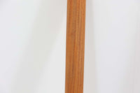 北欧より買い付けた希少な正方形の拡張式ダイニングテーブルです。チーク材の木肌が綺麗で、ダイニングを明るく演出してくれそうです。片方だけ拡張板を広げて使用可能です。