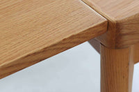 拡張板は天板内部に収納されており、収納時は見えない形になっています。そのため天板の縁は厚めに作成されています。HenningKjaerulfの代表的な作品です。オーク材の希少なモデルです。