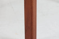 北欧より買い付けたサイドテーブルです。タイルがデザインポイントになっており、熱いコップなどをそのまま置く事が出来ます。本体には良質なチーク材が使用されています。