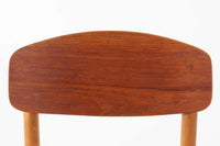 北欧より買い付けたチェアです。Borgemogensenによってデザインされた「model122」です。チーク材の背と座とビーチ材のフレームの組み合わせがデザインポイントになっています。脚に反りがあるため難あり品としての販売です。