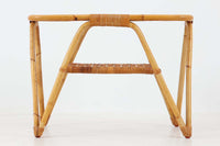 北欧より買い付けたガラステーブルです。経年により飴色に色味変化した籐とガラスの組み合わせが素敵です。