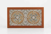 可愛らしいタイルが特徴的なセンターテーブルです。タイプトップは見た目だけでなく熱い物を直接置けますので使い勝手も良さそうです。