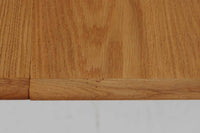 北欧より買い付けた、HenningKjaernulfによってデザインされた円形ダイニングテーブルです。天板を広げた際に中央のサポートの脚が開き、大人数での食卓を想定したデザインとなっています。拡張板は4枚付属し、用途に併せて幅の調整が可能です。良質なオーク材が使用されており、デンマークの名工SoroStolefabrikの熟練の職人によって作成された希少なテーブルです。