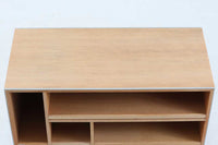 北欧より買い付けたBang&Olufsen社製AVボードです。非常にデザインが優れている事で有名な会社ですが、こちらのキャビネットはシンプルなデザインです。オーディオのデザインを引き立たせる様なそんな雰囲気に仕上がっています。オーク材の希少なモデルです。