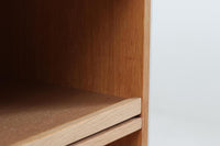 北欧より買い付けたBang&Olufsen社製AVボードです。非常にデザインが優れている事で有名な会社ですが、こちらのキャビネットはシンプルなデザインです。オーディオのデザインを引き立たせる様なそんな雰囲気に仕上がっています。オーク材の希少なモデルです。