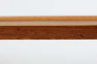 デンマークより買い付けました。シンプルなデザインですが脚先が渡し木で繋がれた堅牢な造りのネストテーブルです。天板には良質なチーク材、脚部にはオーク材が使用されており異なる素材の組み合わせも楽しめます。