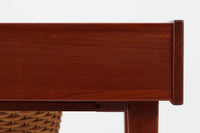 北欧より買い付けたソーイングテーブルです。引き出しとバスケットが付属しており使い易いデザインです。良質なチーク材が使用されています。