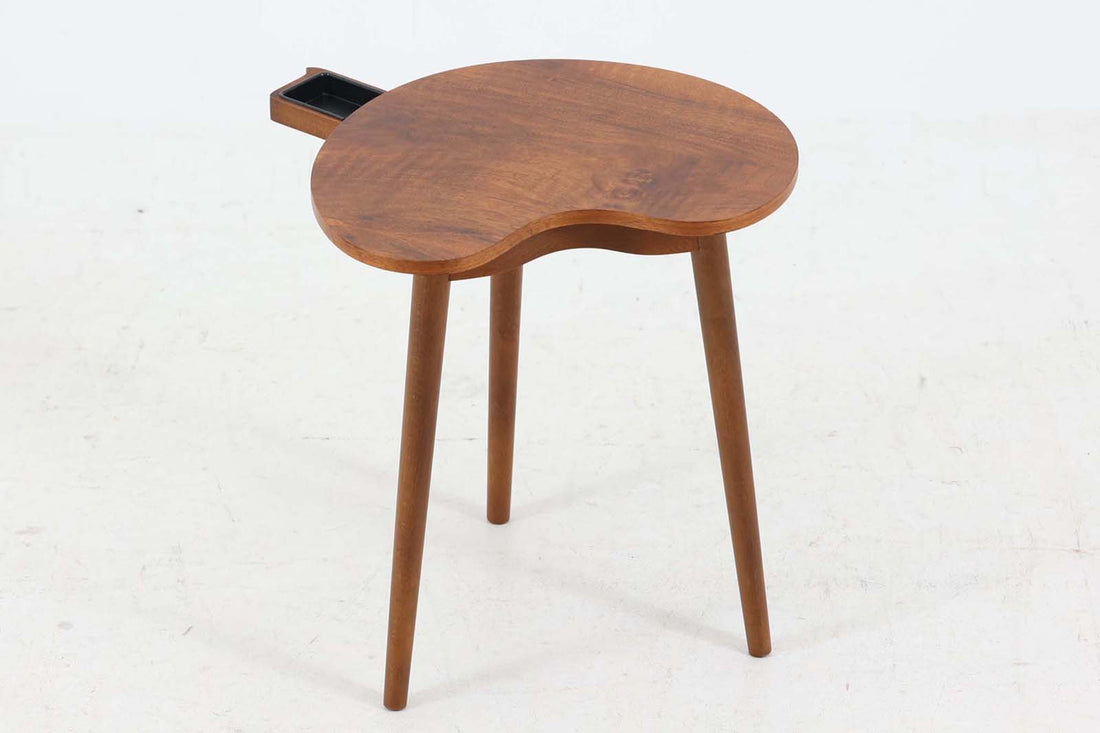 北欧より買い付けたサイドテーブルです。GormMobler社のクオリティーの高い作品です。天板裏には灰皿がございます。