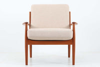 デンマークの女性デザイナー"グレーテヤルク"によってデザインされたシングルソファです。アームのカーブが特徴的なデザインです。クッション内部にはスプリングが内包されていますので快適な座り心地です。