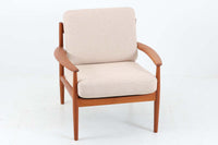 デンマークの女性デザイナー"グレーテヤルク"によってデザインされたシングルソファです。アームのカーブが特徴的なデザインです。クッション内部にはスプリングが内包されていますので快適な座り心地です。