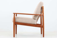 デンマークの女性デザイナー"グレーテヤルク"によってデザインされたシングルソファです。アームのカーブが特徴的なデザインです。クッション内部にはスプリングが内包されていますので快適な座り心地です。