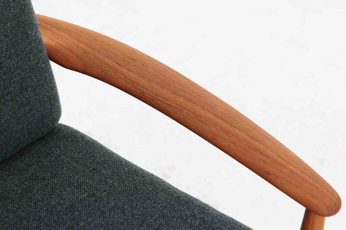 デンマークの女性デザイナー"グレーテヤルク"によってデザインされたシングルソファです。アームのカーブが特徴的なデザインです。クッション内部にはスプリングが内包されていますので快適な座り心地です。