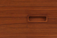 デンマークより買い付けた4段チェストです。PoulHundevadデザインのクオリティーの高い作品で、デンマークの品質基準を満たした「DANISHFURNITUREmAKE'SCONTROL」の刻印がございます。