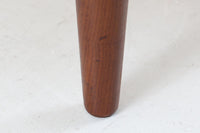 デンマークより買い付けた4段チェストです。PoulHundevadデザインのクオリティーの高い作品で、デンマークの品質基準を満たした「DANISHFURNITUREmAKE'SCONTROL」の刻印がございます。