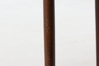 北欧より買い付けたサイドテーブルです。ビンテージ家具ならではの3本脚で、お洒落な形の天板が素敵です。脚先の真鍮がデザインポイントになっています。