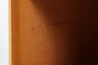 北欧より買い付けたローボードです。シンプルなフォルムで、良質なオーク材が使用されており、経年変化により濃くなった色味が魅力的です。