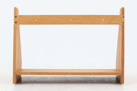 オーク材が使用されたシンプルな壁掛けシェルフです。"Wegner"によってデザインされ、"RYmobler社"によって製造された当時の物です。