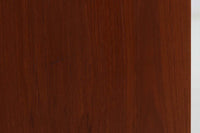 Hundevad&Co社製の造りが良いブックシェルフです。良質なオーク材が使用されています。大型で様々な本が収納可能です。PoulHundevadならではの棚板前面のスリットとタボが見えない設計により非常にすっきりとした印象に仕上がっています。