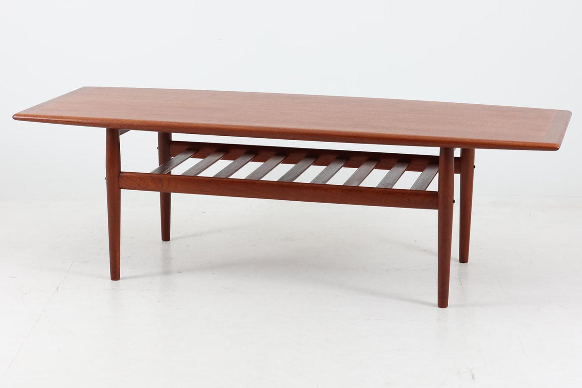 Bellbet | Nesting table in teak by Grete Jalk for P. Jeppesen