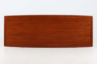 デンマークより買い付けました。女性デザイナー"グレーテヤルク"によってデザインされたセンターテーブルです。滑らかなラインが特徴的で柔らかい印象です。