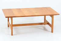 KurtOstervigによるセンターテーブルです。オーク無垢材が使用されたシンプルで使い勝手の良いデザインです。