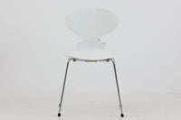 北欧より買い付けました。ArneJacobsenデザインのアントチェアです。