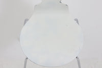 北欧より買い付けました。ArneJacobsenデザインのアントチェアです。