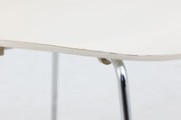 北欧より買い付けました。ArneJacobsenデザインのセブンチェアです。