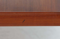 「HansJ.Wegner」によってデザインされた"AT45"ワゴンです。オーク材のモデルもございますが、こちらはチーク材の希少なモデルです。