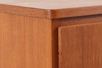 スウェーデンより買い付けたかわいらしい3段チェストです。