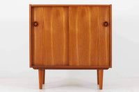 北欧より買い付けたローボードです。シンプルなフォルムで、良質なチーク材が使用されており、暖かみのある木肌が魅力的です。