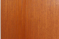 北欧より買い付けたローボードです。シンプルなフォルムで、良質なチーク材が使用されており、暖かみのある木肌が魅力的です。