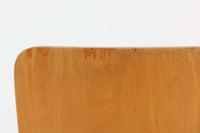 北欧より買い付けたアルヴァ・アアルトデザインNo66チェアです。非常にすっきりとしたフォルムで名作椅子ならではの風合いが感じられます。ビンテージ品ならではの味わい深い雰囲気はお部屋に温かみを与えてくれそうです。