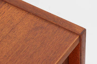 北欧より買い付けたローボードです。シンプルなフォルムで、良質なチーク材が使用されており、暖かみのある木肌が魅力的です。