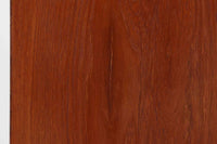 北欧より買い付けたローボードです。シンプルなフォルムで、良質なチーク材が使用されており、暖かみのある木肌が魅力的です。