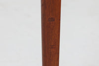 北欧より買い付けたDiplomatシリーズのダイニングテーブルです。France&Son社製の希少なモデルです。幅が190cmと大きめなので会議室などにもお使いいただけます。良質なチーク材が使用されています。