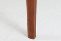 北欧より買い付けたDiplomatシリーズのダイニングテーブルです。France&Son社製の希少なモデルです。幅が190cmと大きめなので会議室などにもお使いいただけます。良質なチーク材が使用されています。