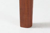 北欧より買い付けたDiplomatシリーズのダイニングテーブルです。France&Son社製の希少なモデルです。幅が190cmと大きめなので会議室などにもお使いいただけます。良質なチーク材が使用されています。