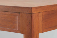 北欧より買い付けたDiplomatシリーズのダイニングテーブルです。France&Son社製の希少なモデルです。幅が190cmと大きめなので会議室などにもお使いいただけます。良質なチーク材が使用されています。