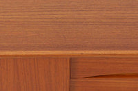 北欧より買い付けたローボードです。引き戸と引き出しが付属した珍しいデザインです。良質なチーク材が使用されています。