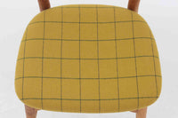 ArneWahlIversenデザインによるチェアです。削り出されたフレームはクオリティーが高く、背もたれが浮いた様な形状で軽快な印象を添えています。チーク材とオーク材の組み合わせも素敵で希少な作品です。