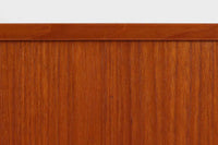 「カイ・クリスチャンセン」デザインのシンプルなローボードです。造りも良く、綺麗なチーク材が使用されており、暖かみのある雰囲気です。