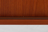 「カイ・クリスチャンセン」デザインのシンプルなローボードです。造りも良く、綺麗なチーク材が使用されており、暖かみのある雰囲気です。