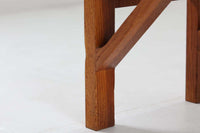 Borgemogensen(ボーエ・モーエンセン)によってデザインされたブックシェルフです。一見シンプルなフォルムですが、脚部がデザインポイントになっています。良質なオーク材が使用されており、FDB社によって細かい所まで丁寧に作成されています。使い勝手の良いサイズだと思います。