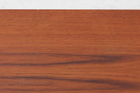 カイ・クリスチャンセン"デザインのチェストです。綺麗な木目のチーク材の木肌が魅力的です。取っ手が特徴的なデザインです。元々は天板に回転板が付属しているモデルで、奥行きが大きく、低めの高さでテレビボードとして使用されていた様です。
