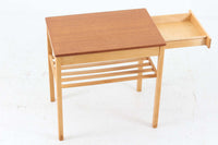 スウェーデンより買い付けたサイドチェストです。お気に入りのソファの横でサイドテーブルとしてはもちろん、電話台やFAX台としてもご使用いただけます。チーク材とビーチ材の色味の違いも素敵です。既製品には無いお洒落なデザインです。